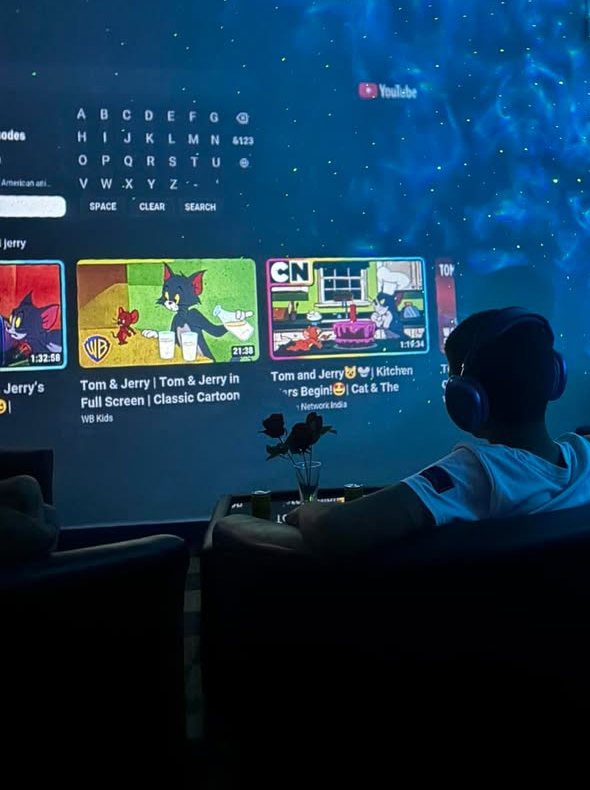 A student watching the projection with headphones, seen from behind