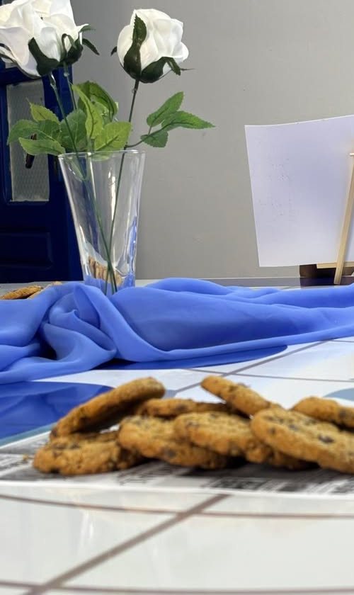Painting Day table with roses and cookies